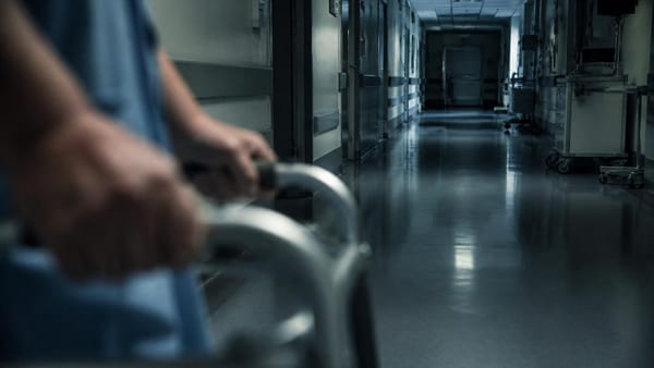 Une étude d'Harvard révèle qu'environ 14% des seniors subissent un déclin cognitif persistant après chirurgie majeure…