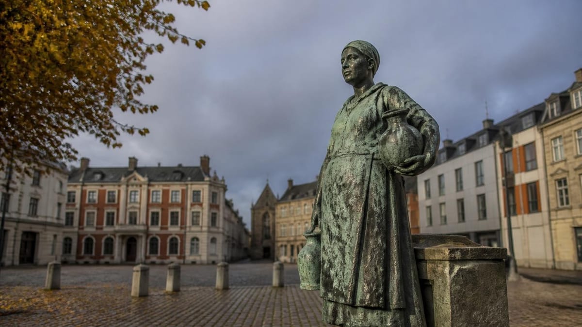 À Neufchâtel-en-Bray, une statue méconnue raconte un pan oublié de l'imaginaire colonial français du début du XXe siè